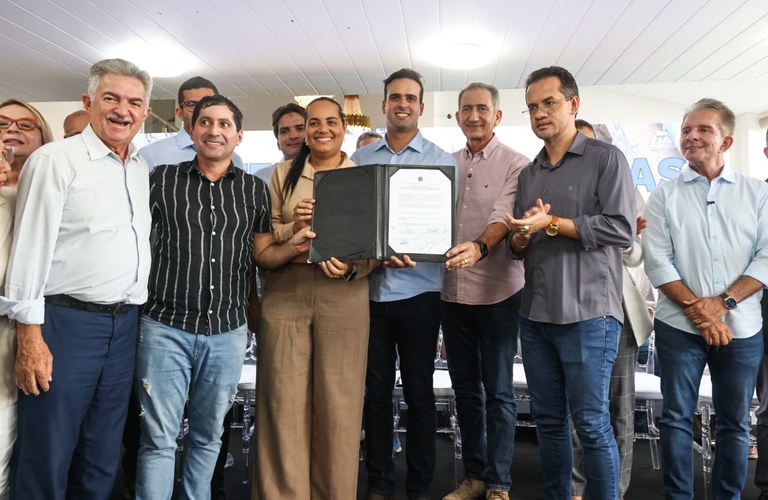 Governador Lucas Ribeiro e ministro Waldez Góes autorizam construção do Lote 3 do Canal Acauã-Araçagi e garantem segurança hídrica para mais 18 municípios da Paraíba