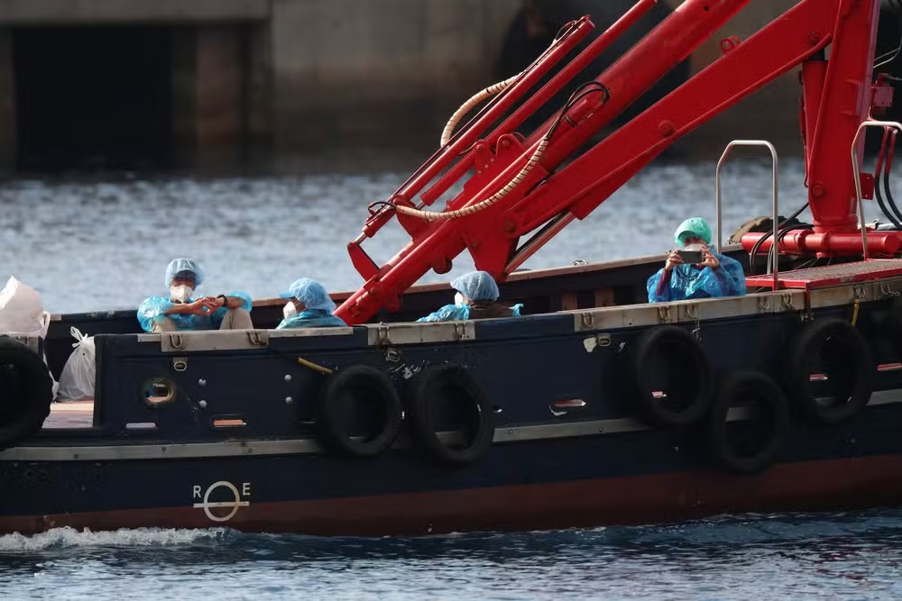 Navio atingido por surto de hantavírus chega às Ilhas Canárias; passageiros começam a desembarcar